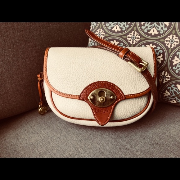 Dooney & Bourke Handbags - Vintage Dooney & Bourke Medium Trooper